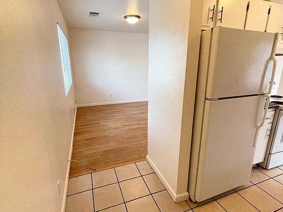 2nd image of 925 Carro Dr APT 4