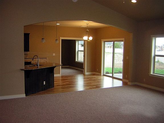 4th image of 810 Dallan Woods Way