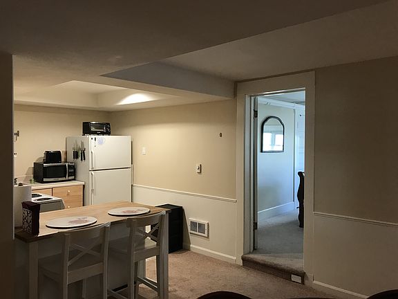 3rd image of 611 N G St #B