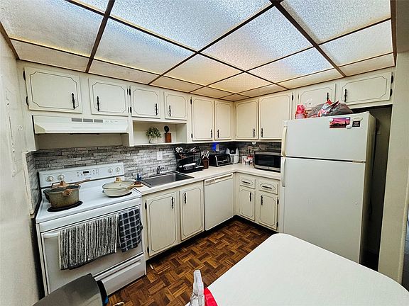 4th image of 7300 NW 17th Street #202