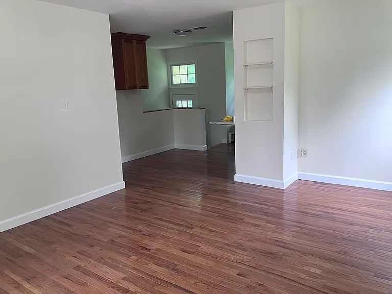 1306 Everett Ave — Photo 3
