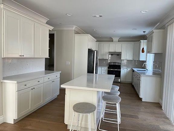 4th image of 4100 Holly Dr