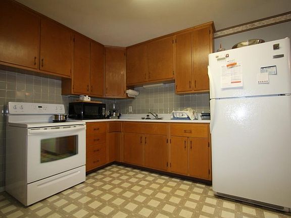 5th image of 905 Windsor Dr