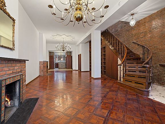 5th image of 324 W 22nd St