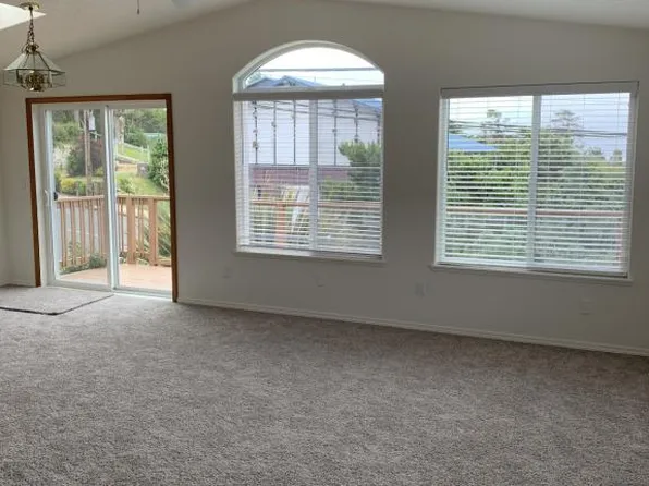 249 NW 3rd St #A, Newport, OR 97365