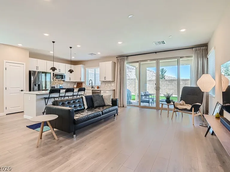 11604 Desert Hollow Ave — Photo 5