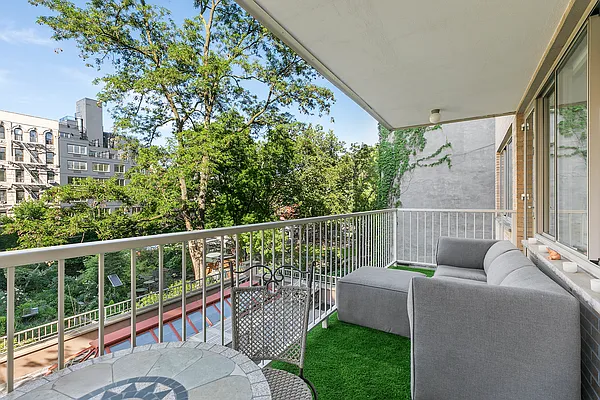 Sold by Douglas Elliman | media 14