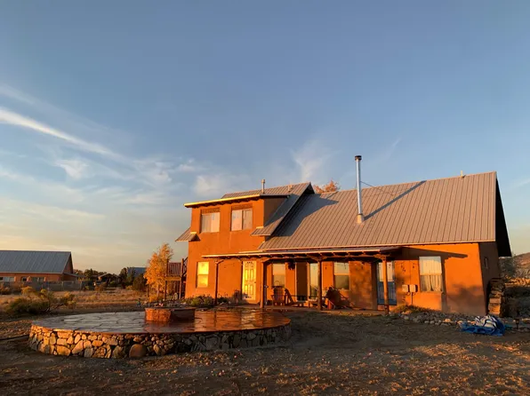 27 Day Ln #A, Taos, NM 87571
