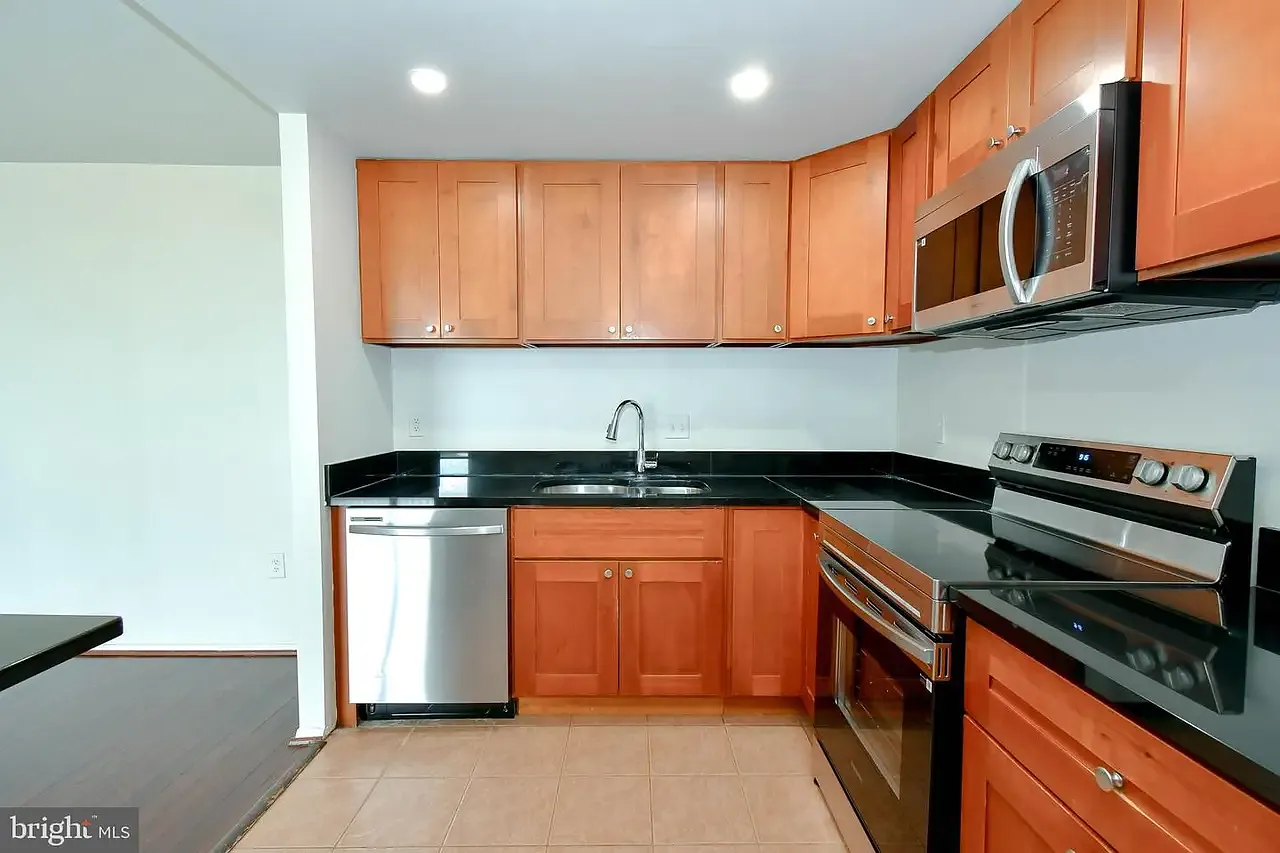 2 bed, 1066 sqft, $1,999 — Photo 4