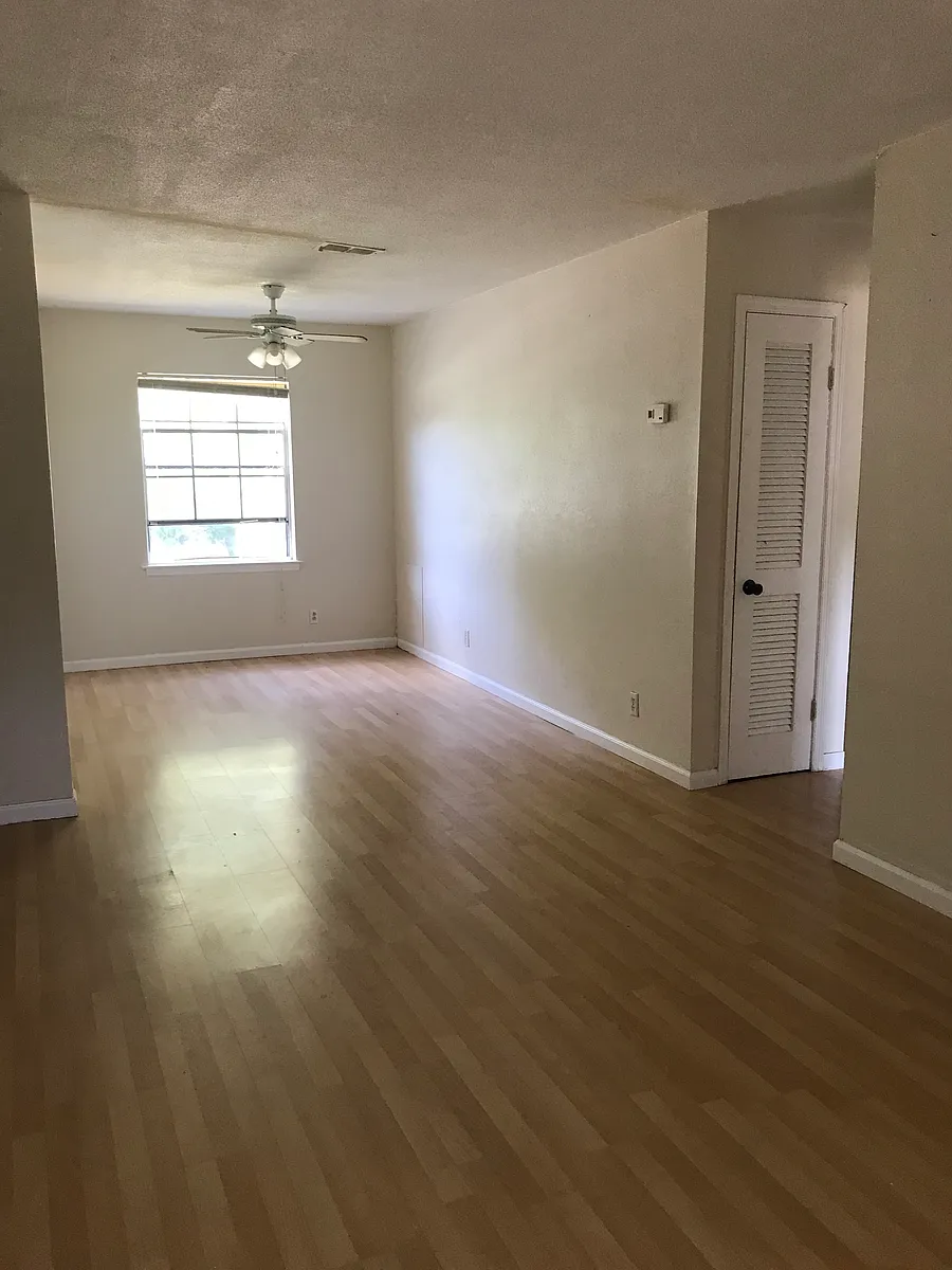 Building Photo - 203 Main St #D