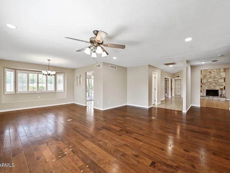 324 W Willow Ave — Photo 6