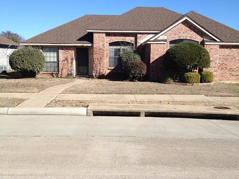 2202 Orchard Trl — Photo 1