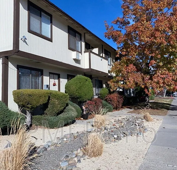 1015 Locust St #E — Photo 1