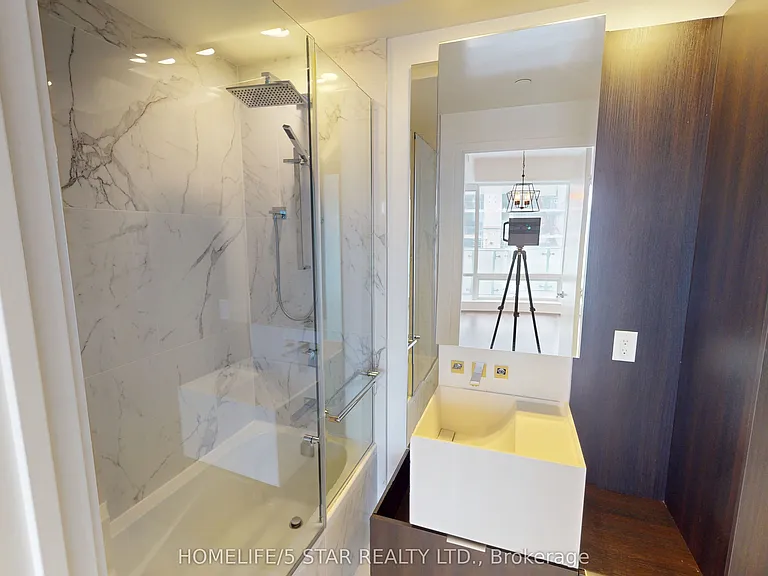 1 Bloor St E #4407 — Photo 18