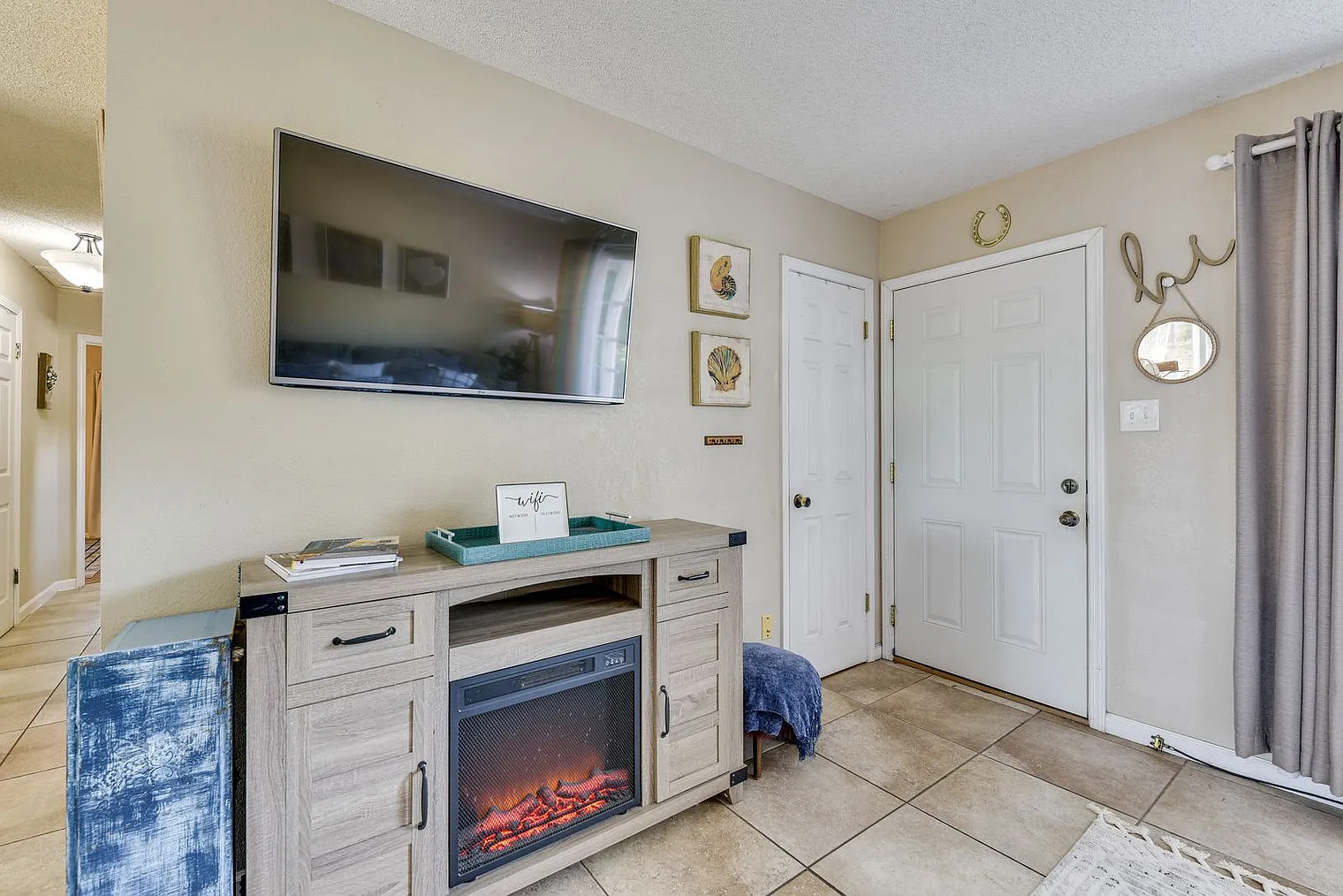 3 bed, 1.0 bath, 1097 sqft, $3,612 — Photo 4