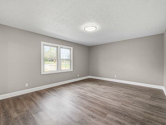 5th image of 1022 Great Oaks Dr