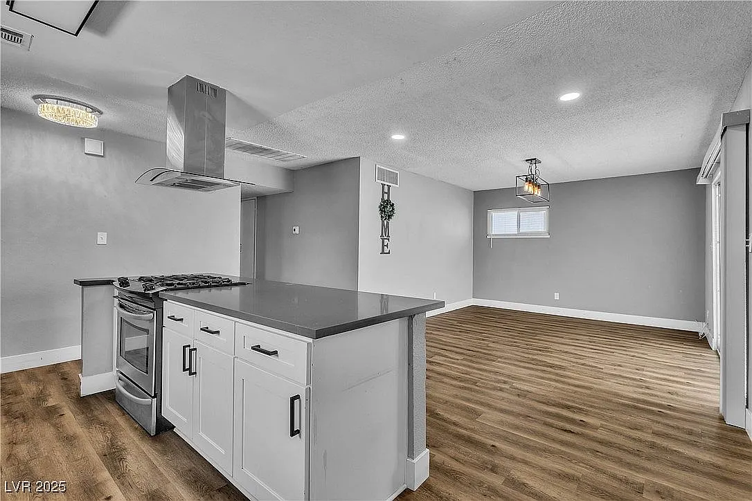 1700 Ferrell St — Photo 3
