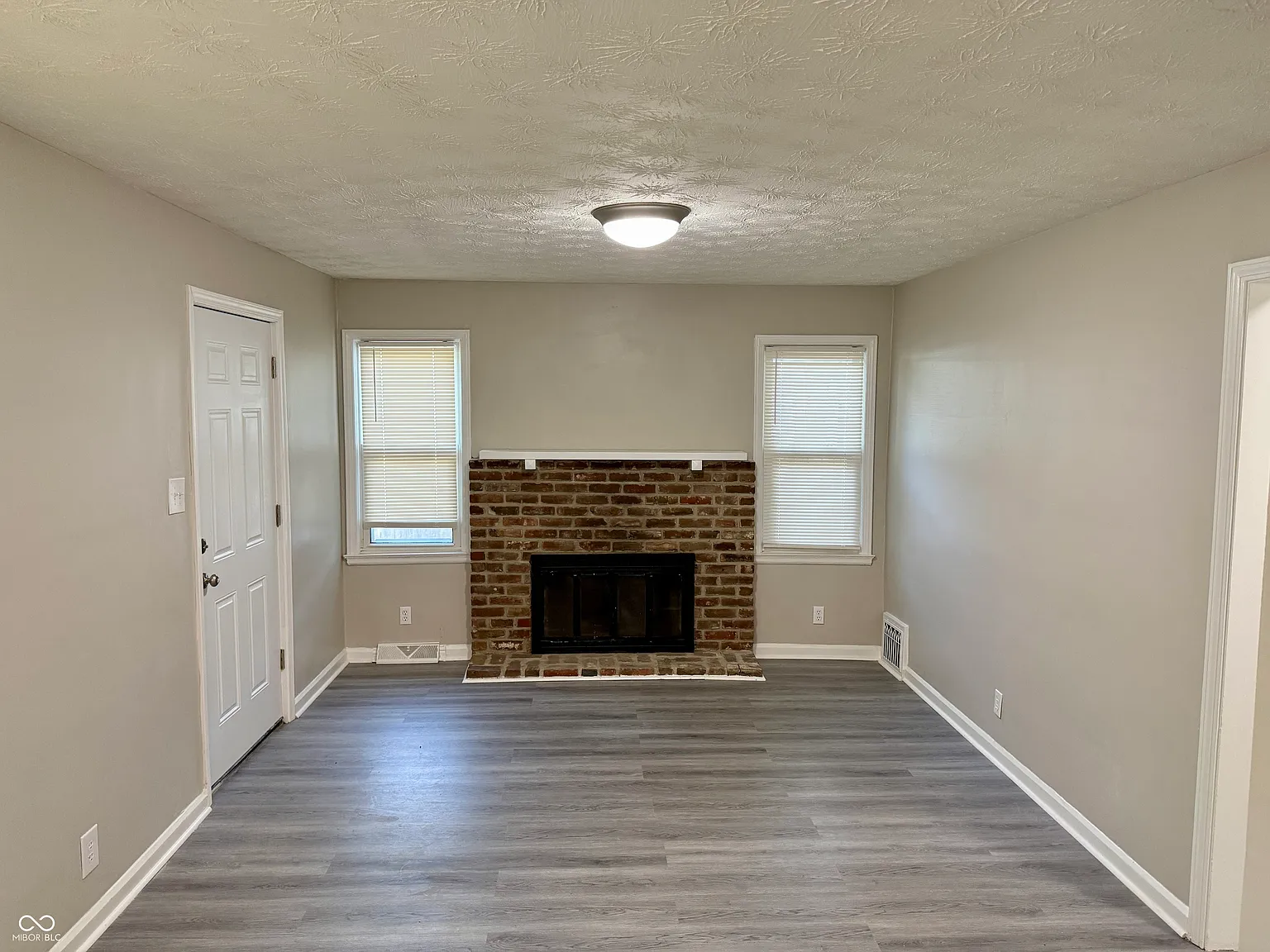 4 bed, 2.5 bath, 2125 sqft, $2,500 — Photo 3