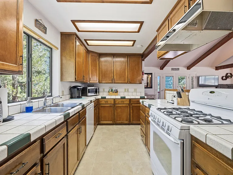 20197 Upper Skyridge Dr — Photo 16