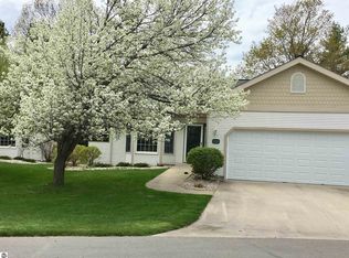 322 Golfview Ln, Elk Rapids, MI 49629