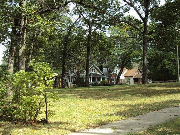 VACANT LOT NEXT DOOR - NO NEIGHBOR