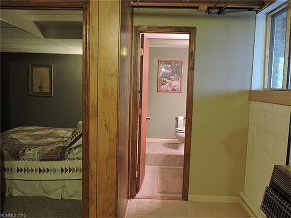 4th image of 901 Rainbow Ln