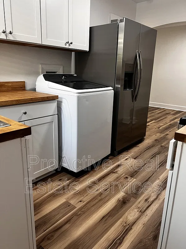 2 bed, 1.0 bath, 1200 sqft, $1,910 — Photo 4