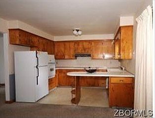 2nd image of 1130 Lakeview Dr