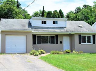 1017 Aetna Dr, Ellwood City, PA 16117