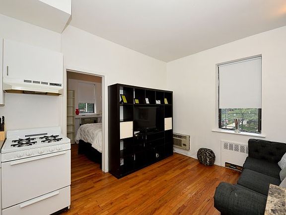 4th image of 237 Sullivan St Frnt 1