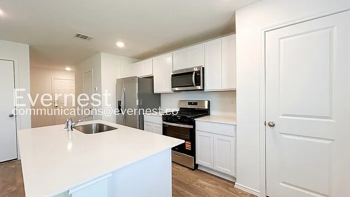 16043 Mahogany Way — Photo 5