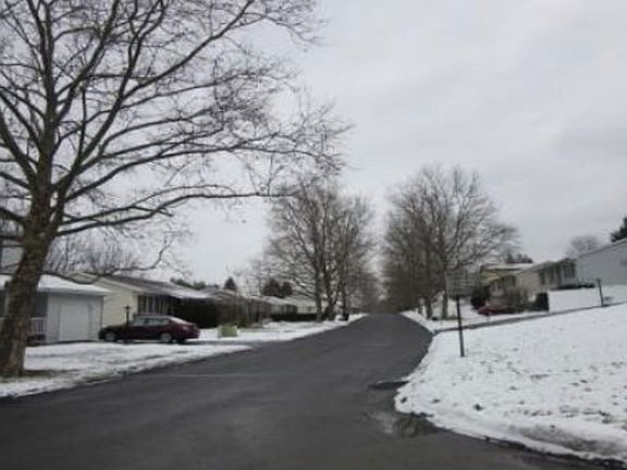 Exterior Neighborhood (street photo)