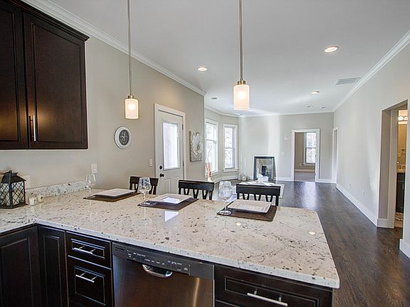 3rd image of 609 E Lloyd St #611