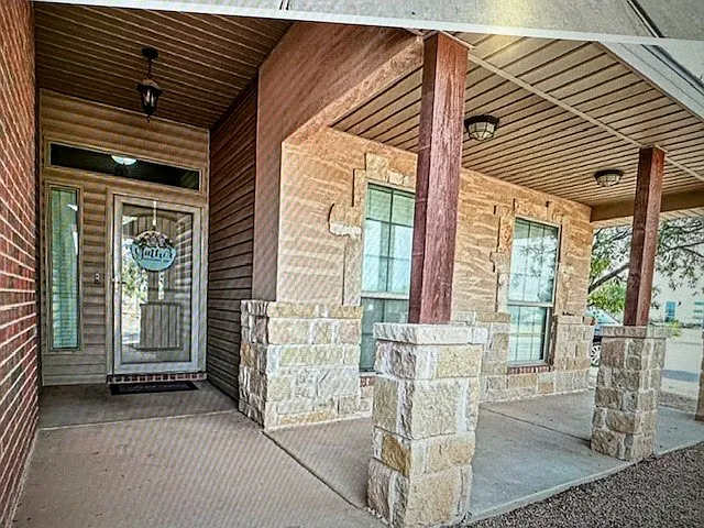1011 Gehrig Ave — Photo 2
