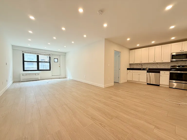 160 Parkside Ave #1H — Photo 1