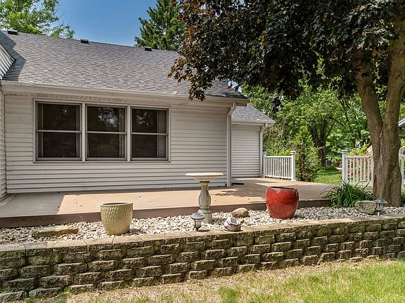 5th image of 219 Echo Dr