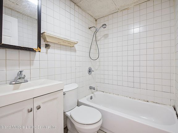 5th image of 143 Brook St