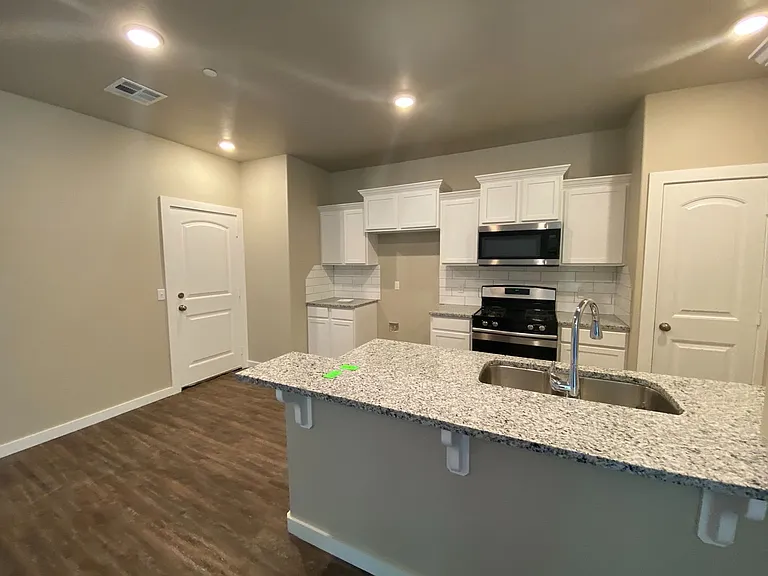 5202 Oakwood Villas Ct — Photo 8