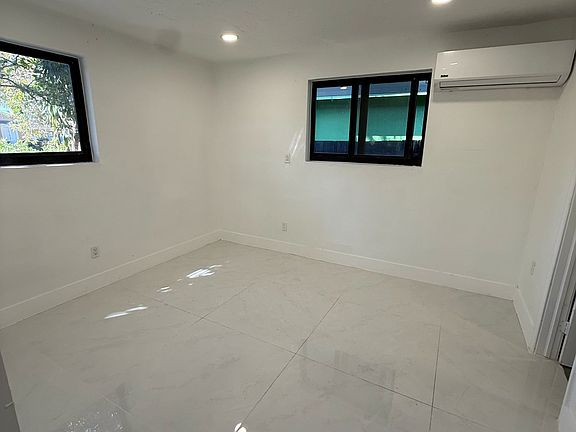 3rd image of 1945 NW 47th St #1