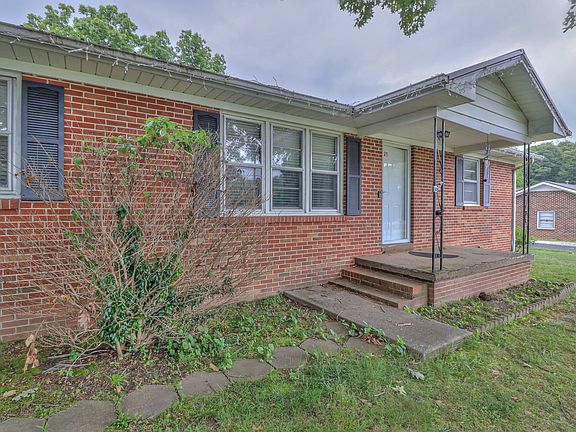 3rd image of 302 Westwood Dr