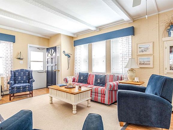 3rd image of 842 Park Pl #1