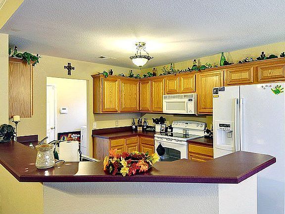 3rd image of 1705 Country Crest Ln