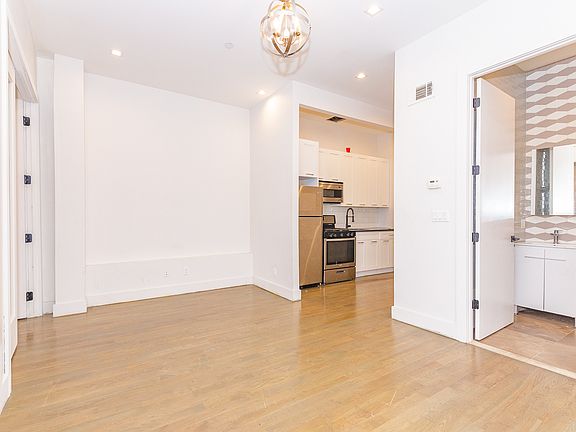 5th image of 1582 Prospect Pl #1R