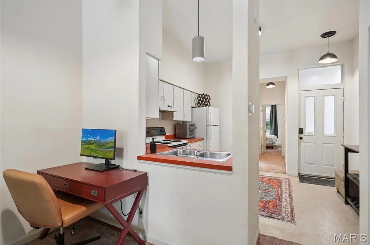 31+ day, furnished stay in Soulard! — Photo 4