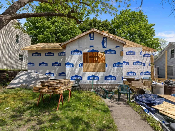 743 Davis St, Rockford, IL 61107