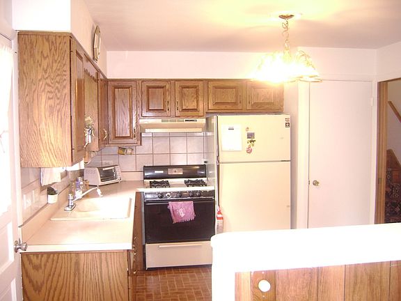 3rd image of 880 E Holly Way