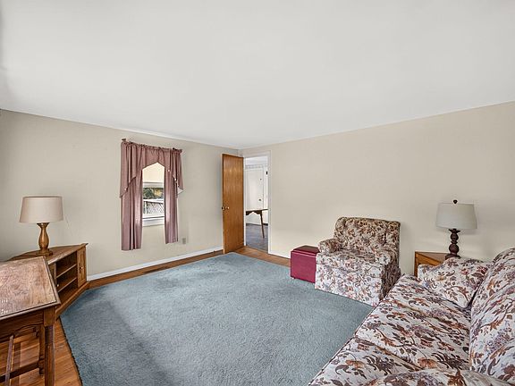 4th image of 32 Highland Road