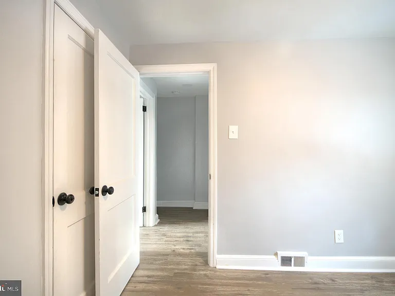 1327 Jackson St — Photo 29