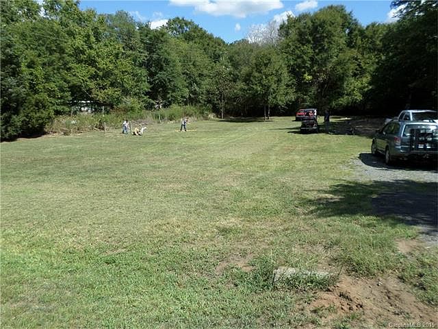 2nd image of 148 1st St N