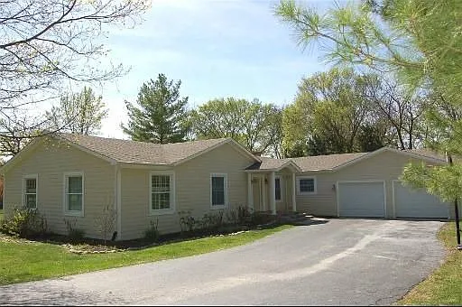 25975 W Indian Trail Rd photo 1